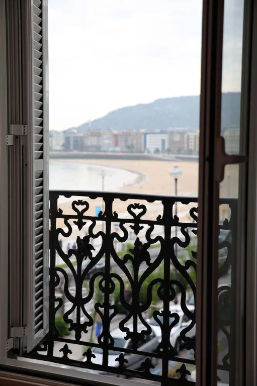 SEAFRONT LUXURY STUDIO - by SanSebastianApartments.es