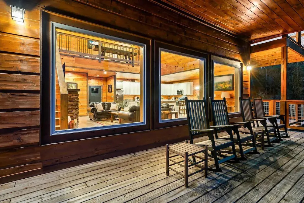 Smoky Horizon by Avantstay Game Room, Movie Theater, Deck w Hot Tub Views!