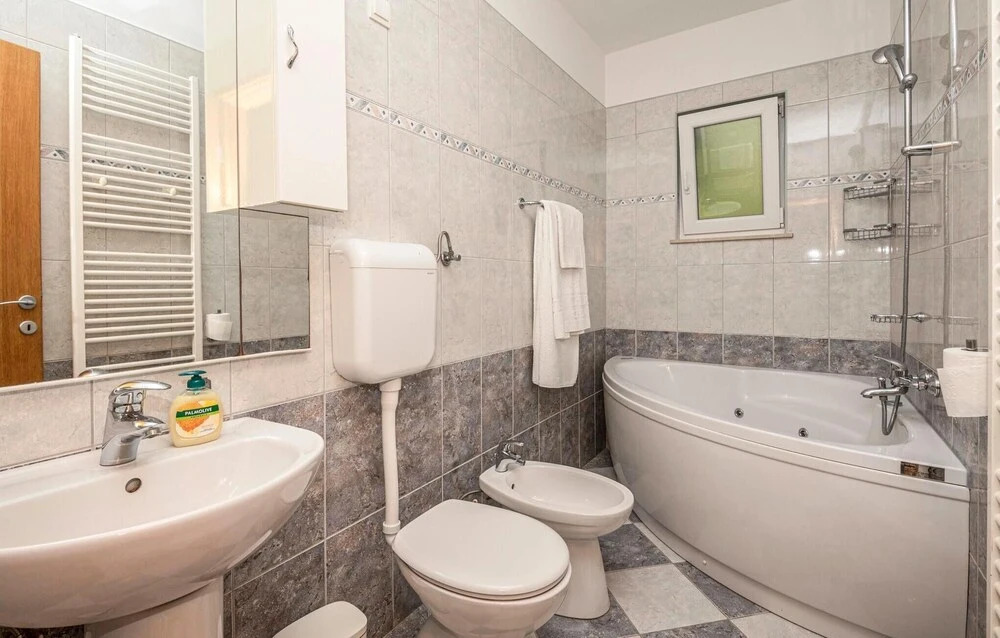 Nice Apartment in Igrane With 3 Bedrooms and Wifi