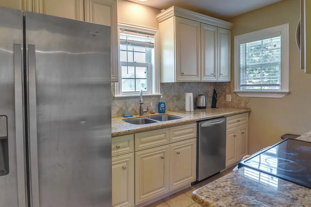 Quaint Houston Hideaway - 3 Mi to Downtown!