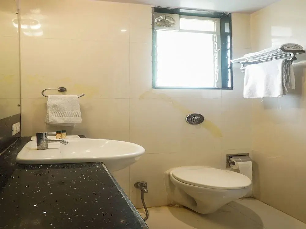 OYO Flagship 15614 Hotel Olive KEM Hospital