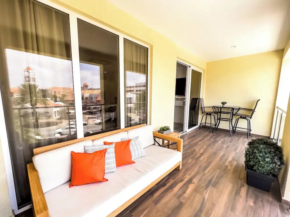 Luxury 2-bedroom Condo Right on the Strip in Palm Beach