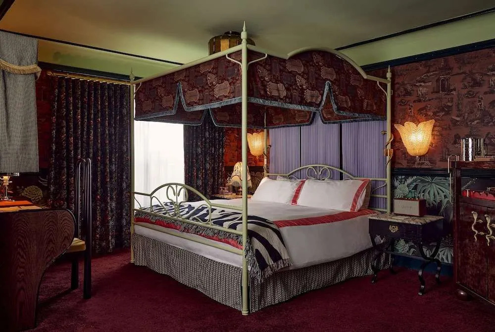 Lafayette Hotel & Club