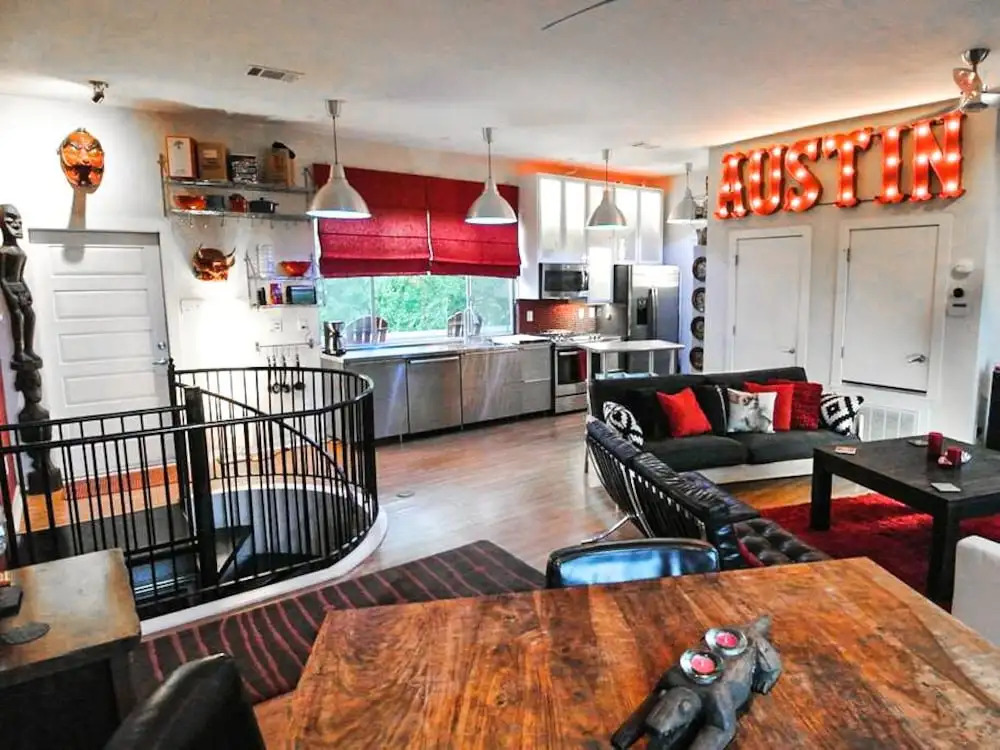 3BR 2BA Rooftop Deck East Downtown by RedAwning