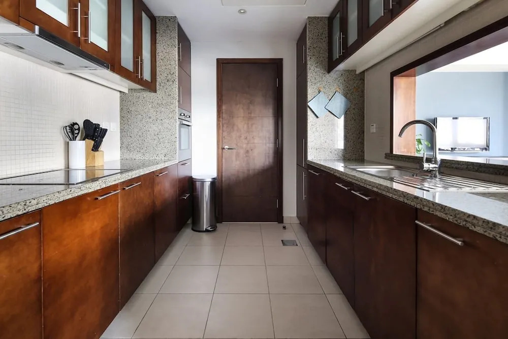 Light + Beautiful 1BR in Amazing Downtown Dubai!