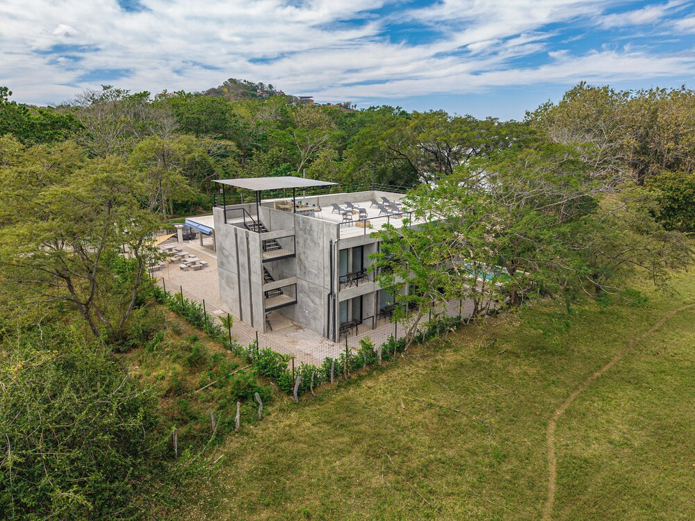 Nelblu Flamingo Suites