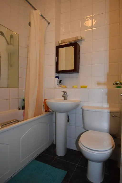 Princess Park Manor Shared Luxury Apartment