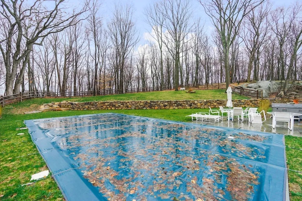 Bedford Big House w Heated Pool & Hot Tub on 4 Acres! Perfect Place to Social Distance and Stay Safe. Super-host Support, Check out our Reviews!