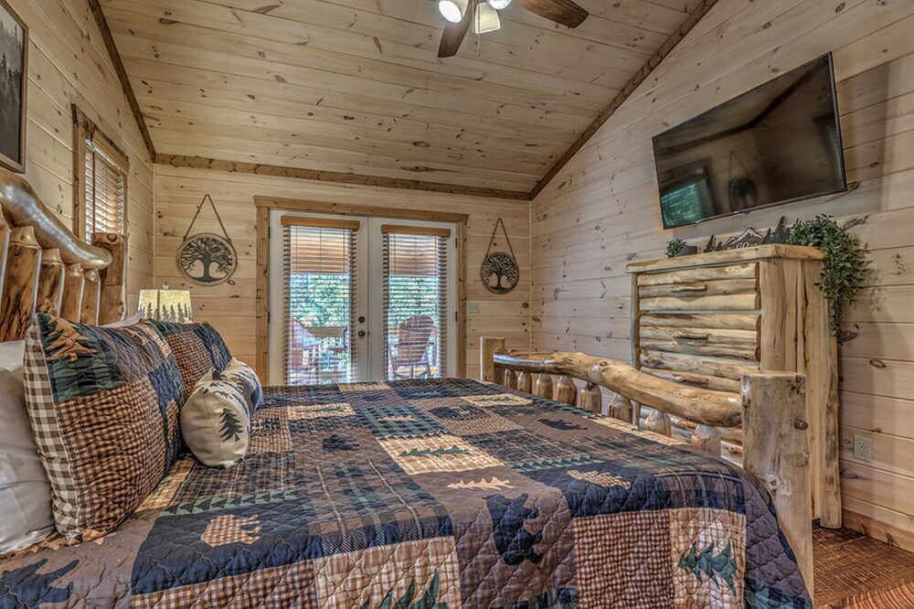 A Cozy Corner Cabin by Escape to Blue Ridge