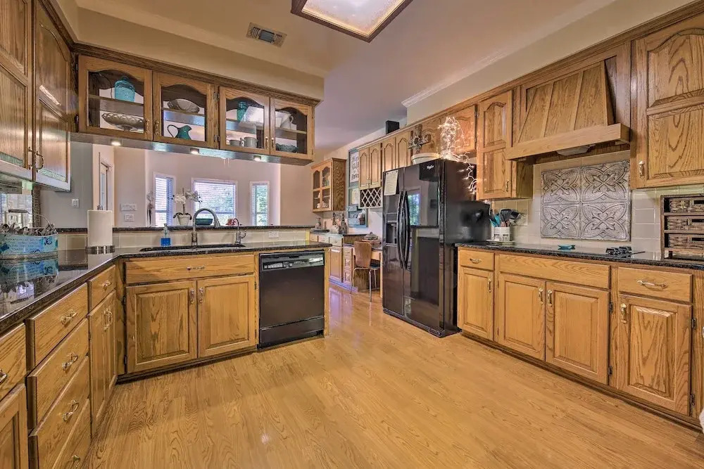 Family Retreat on Guadalupe River: 2 Living Areas!
