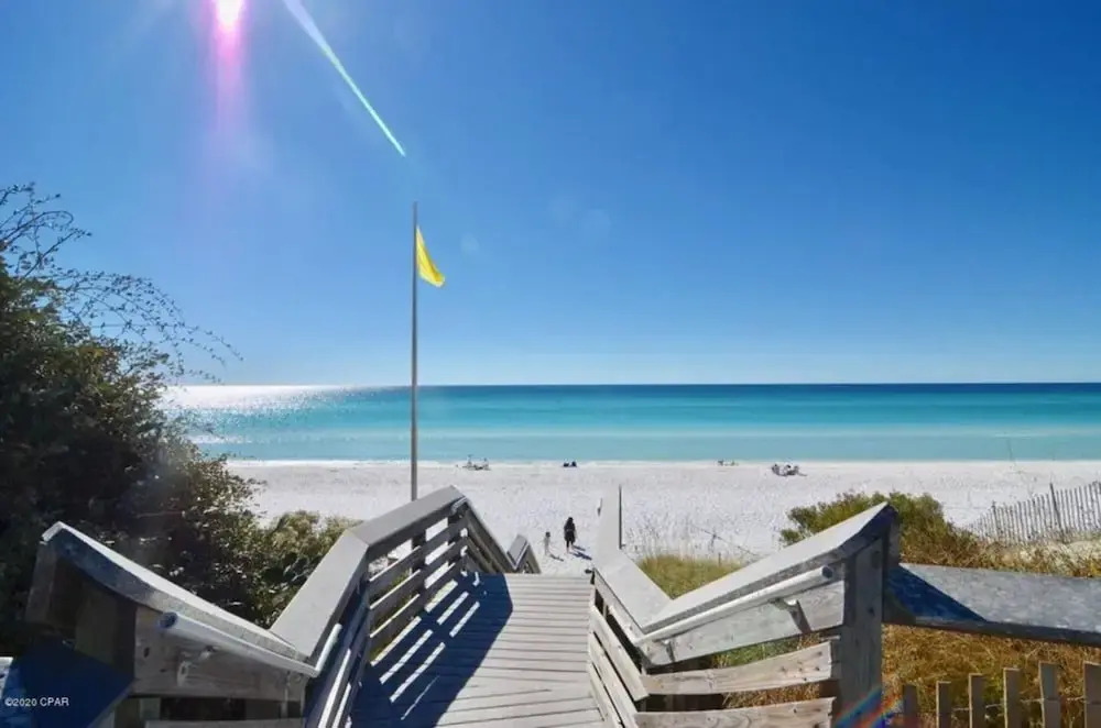 Cute Beach House Minutes from Beach