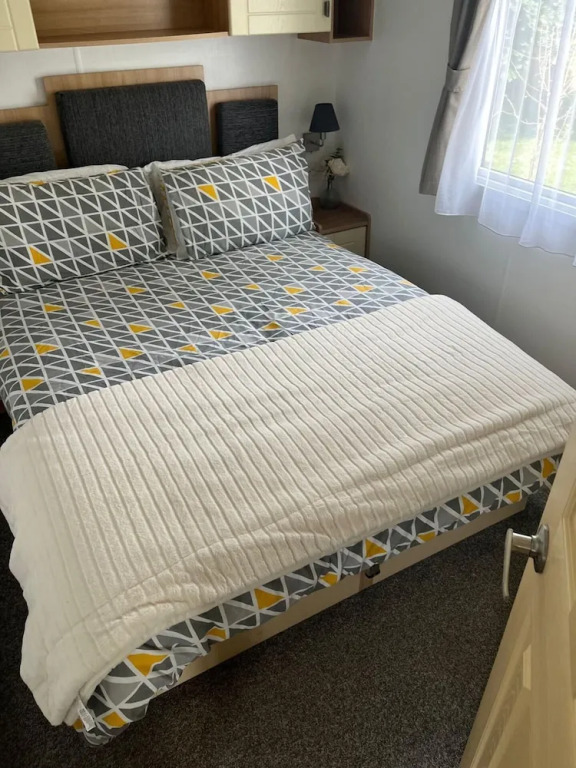 3-bed Homely Modern Caravan in Clacton-on-sea