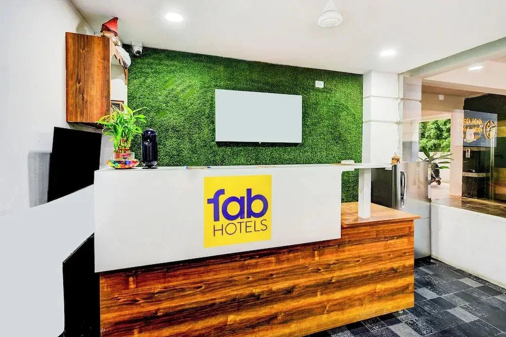 Fabhotel Golden Dreams