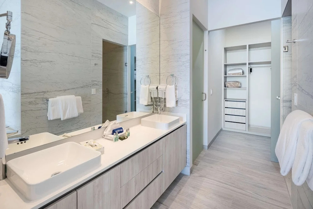 Waves Views Luxury 3BR Oceanfront Condo