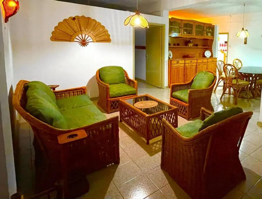 Lovely 2-bedroom condo close to the beach…