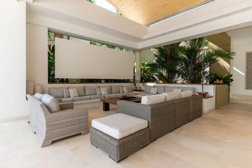 w Glowing 4BR Villa w Pool at Mesa de Yeguas