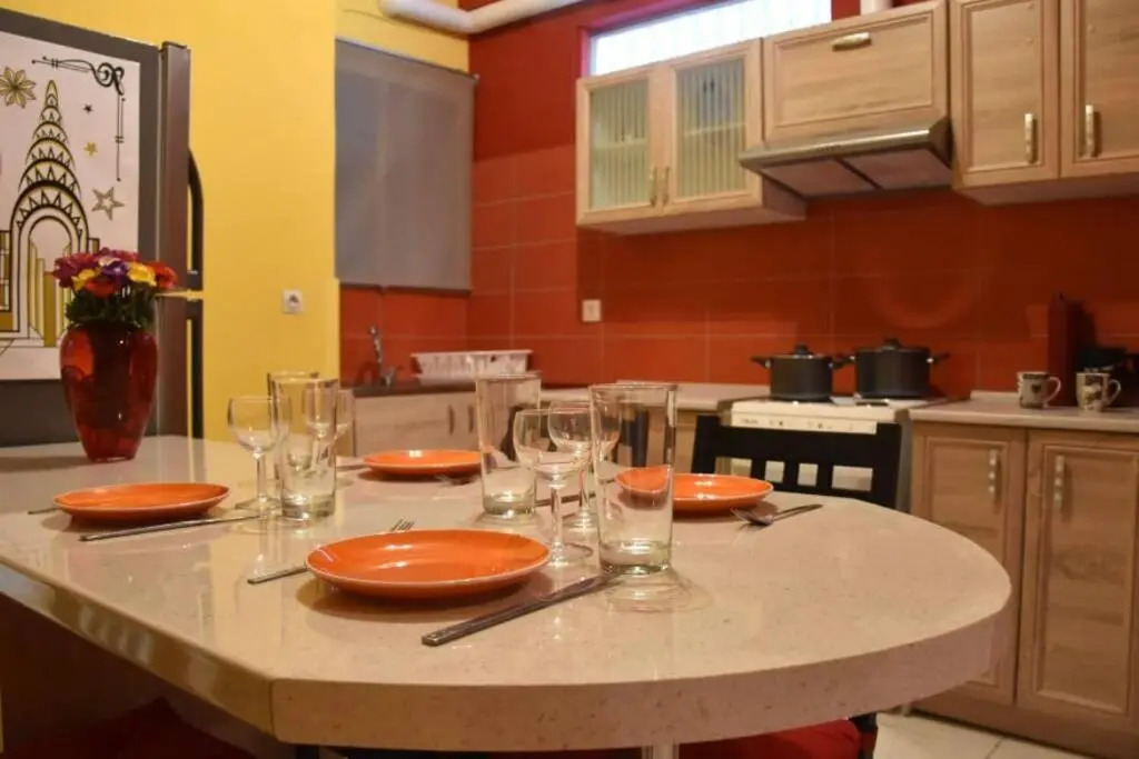 Colourful Apartment in AthensCity 1min from Subway