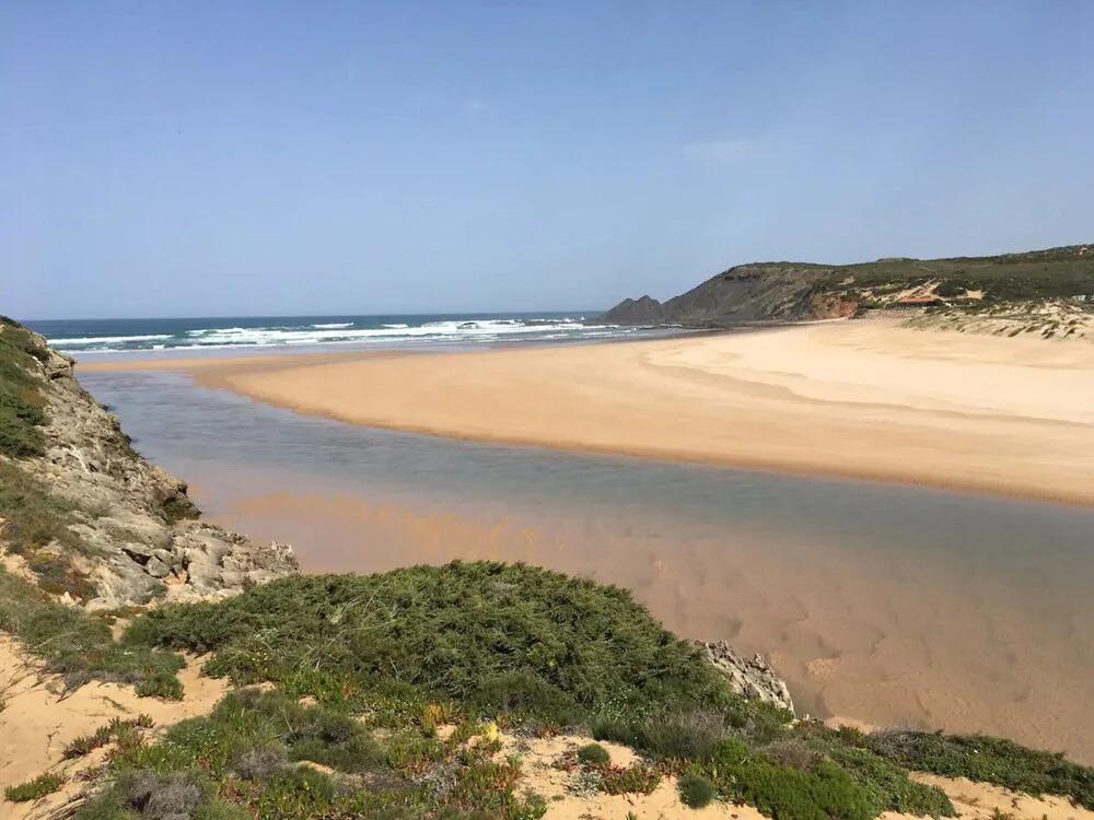 Moradia Perto da Praia da Arrifana, by Izibookings