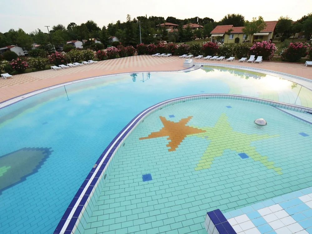 Carefully Furnished Bungalow With 2 Bathrooms, 7km From Pula