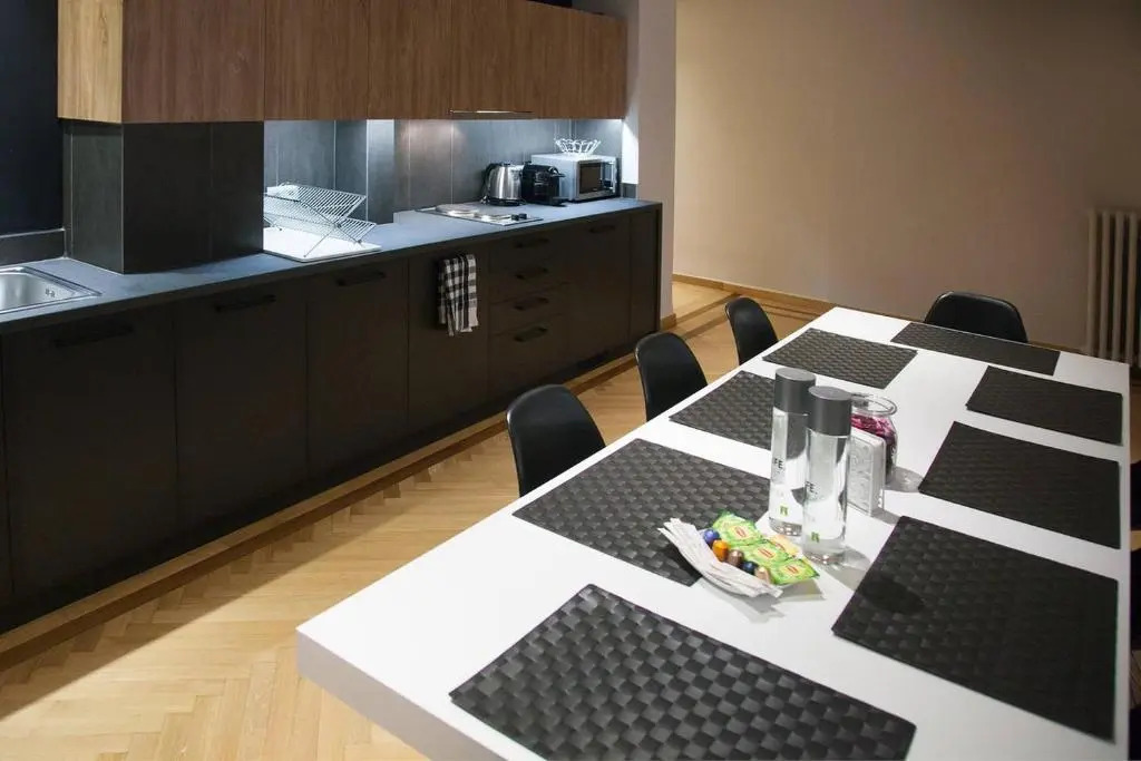 TONI'S 4BD near Classy KOLONAKI, locals enjoy it