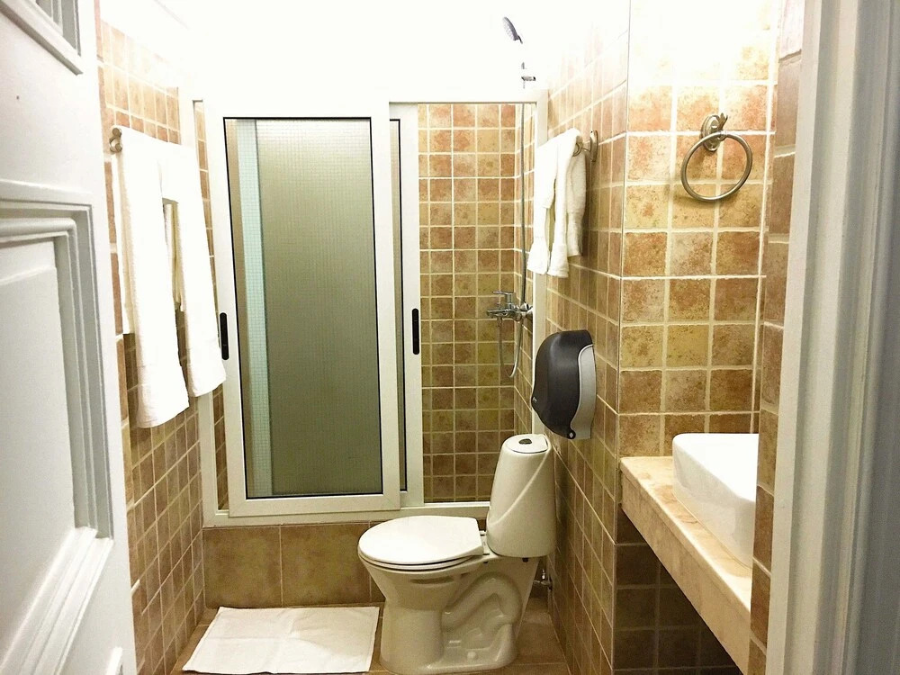 AHT Colonial Hostel