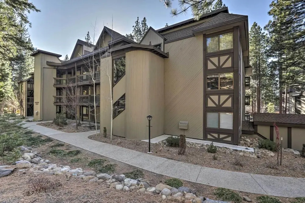 Walk to Ski Shuttle: Incline Village Condo