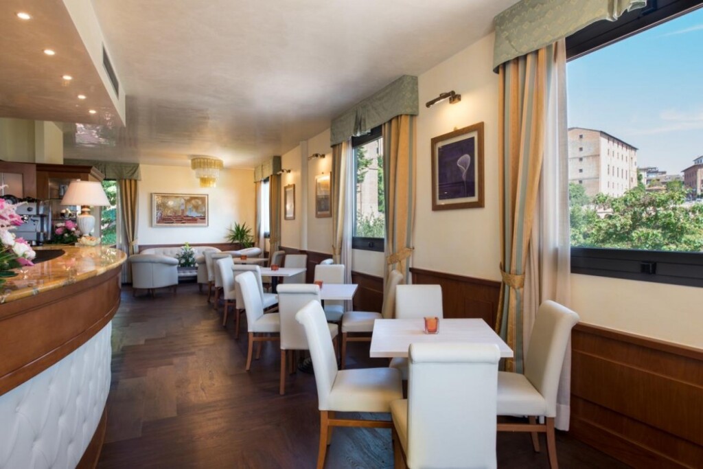 Hotel Athena