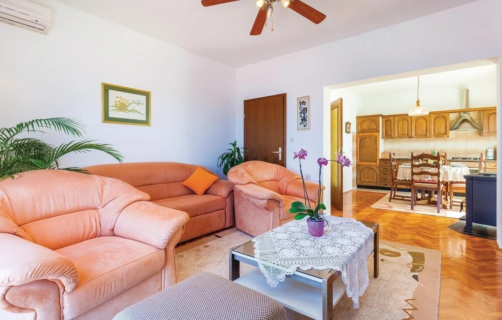 Gorgeous Home In Selce With House Sea View