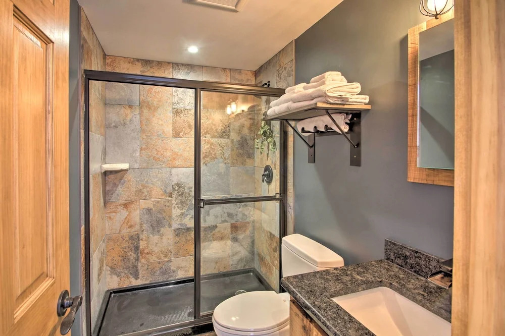 Slopeside Burke Mtn Condo w/ Amenity Access!