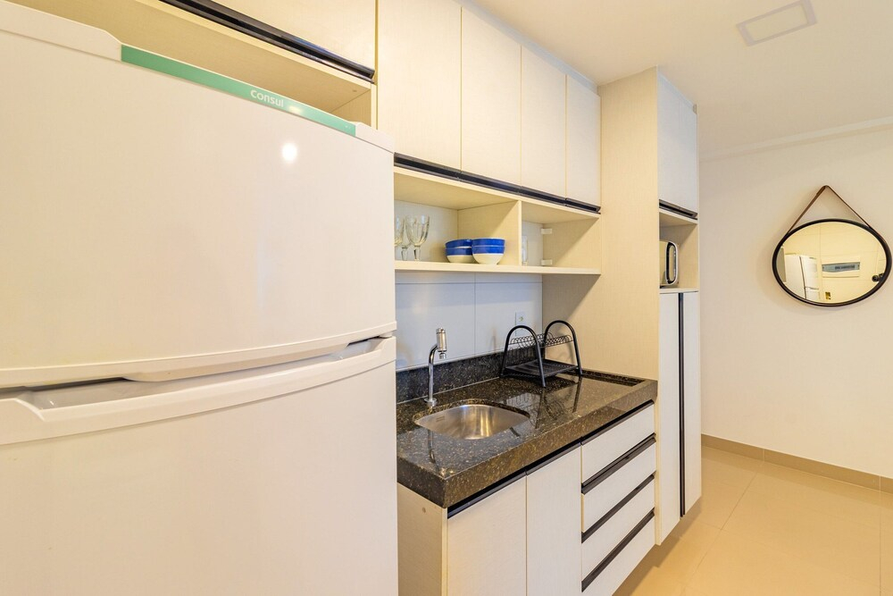 Beach Class Boa Viagem #2401 - Apt by Carpediem