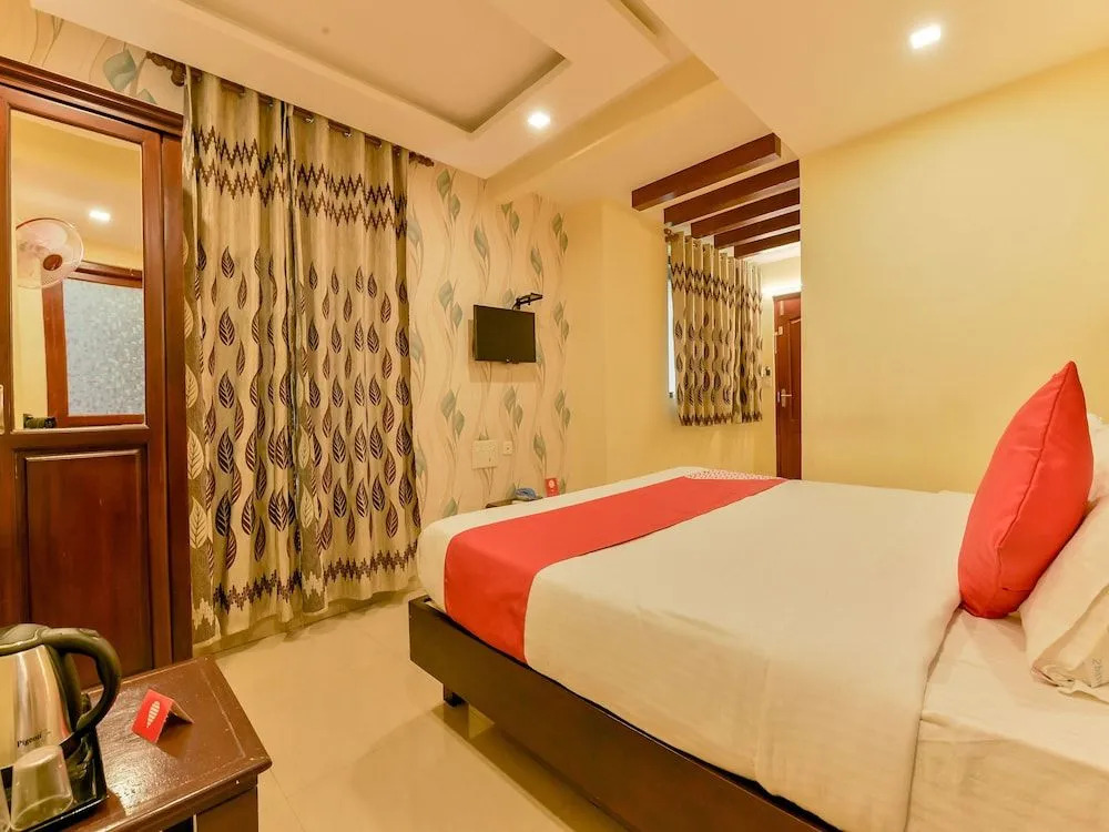 OYO 8214 Malabar Plaza Residency 1
