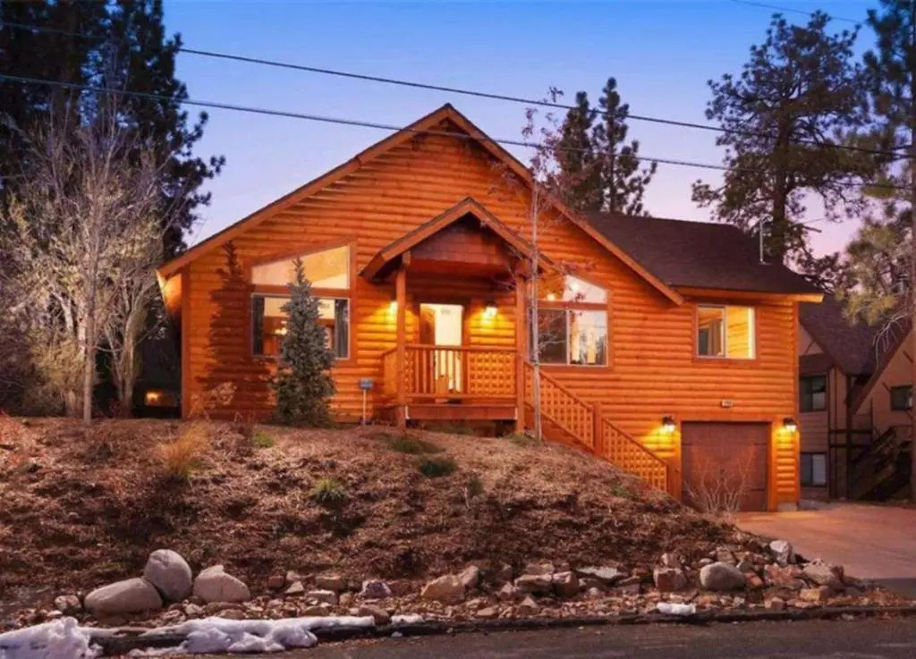 Mountain Air by AvantStay Stunning Log Cabin in Big Bear w Pool Table