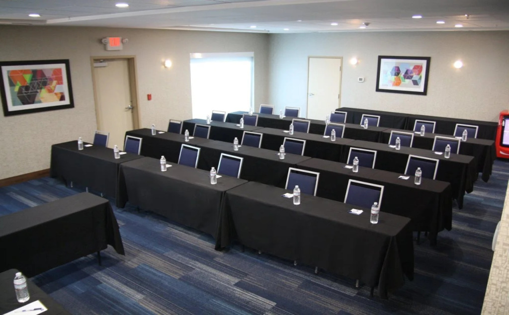 Holiday Inn Express Hotel & Suites Cincinnati - Mason by IHG