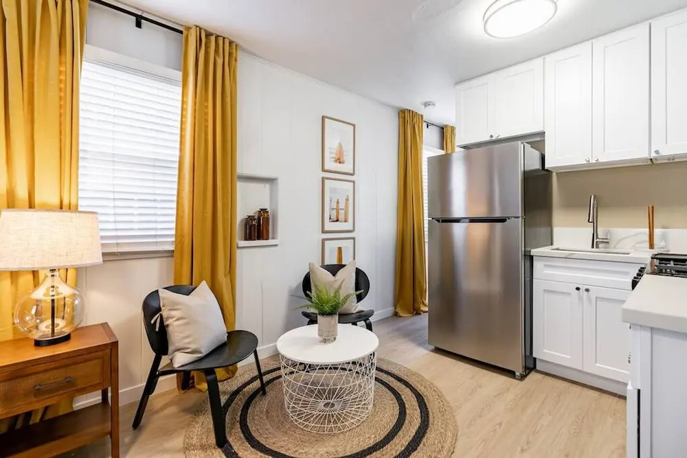 Live Like a Local - Studio With Huge Backyard