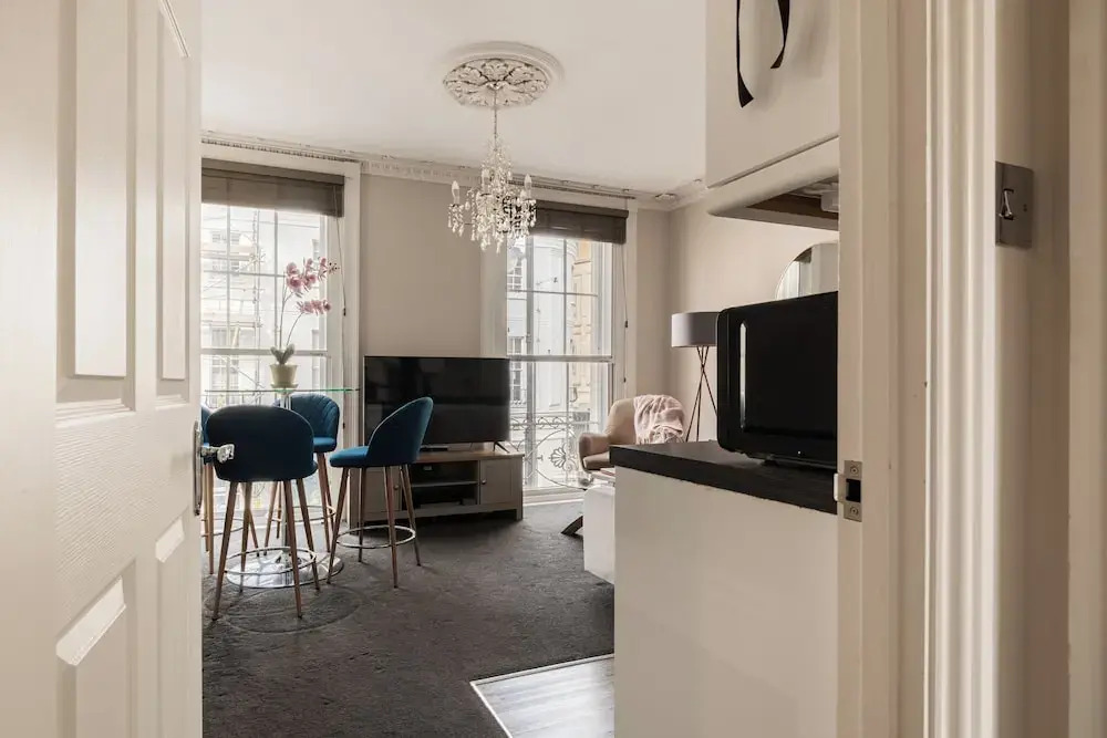 Stunning 2 Bed in Centre of Cheltenham