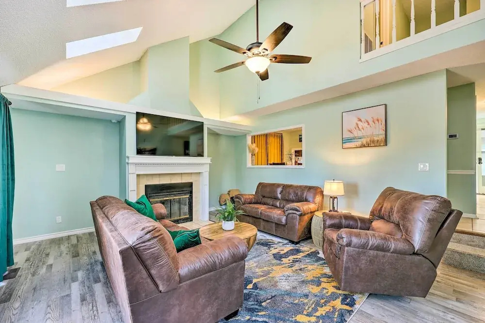Hot Springs Getaway w/ Beautiful Lake Views