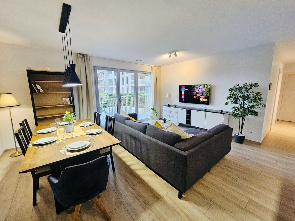 Serene 2 bedroom flat with terrace