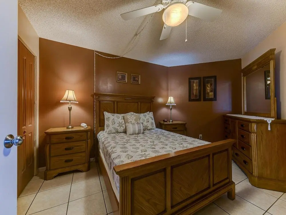 Sunglow Resort 305 by Distinctive Beach Rentals
