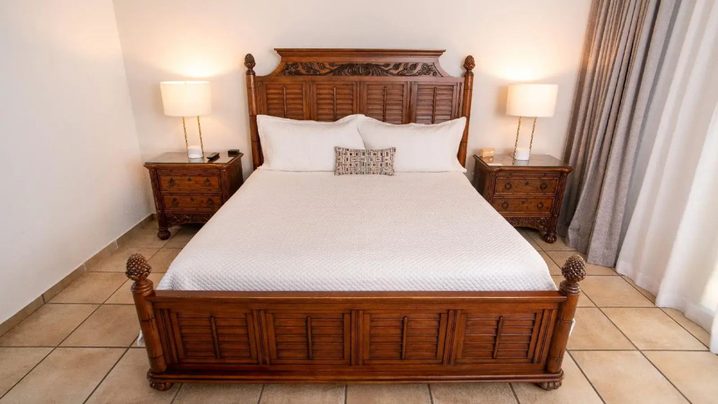 Lazy Parrot Inn