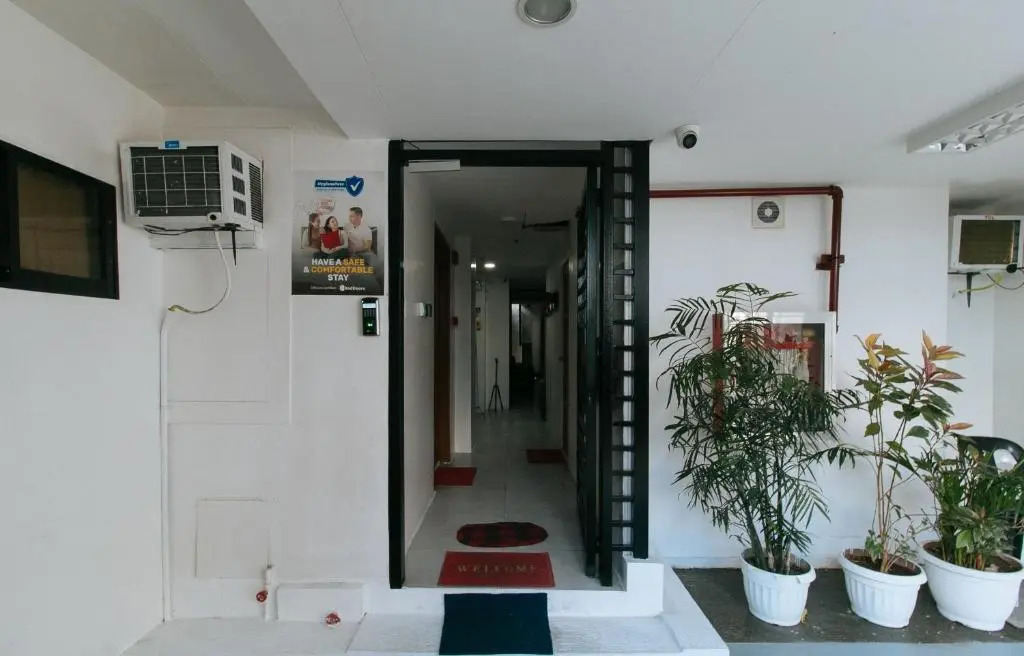 RedDoorz @ DBuilders Rooms Bangkal Makati