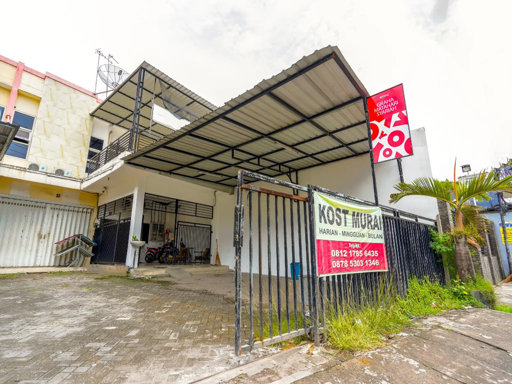 RedDoorz Syariah near RS Siti Khodijah Sepanjang