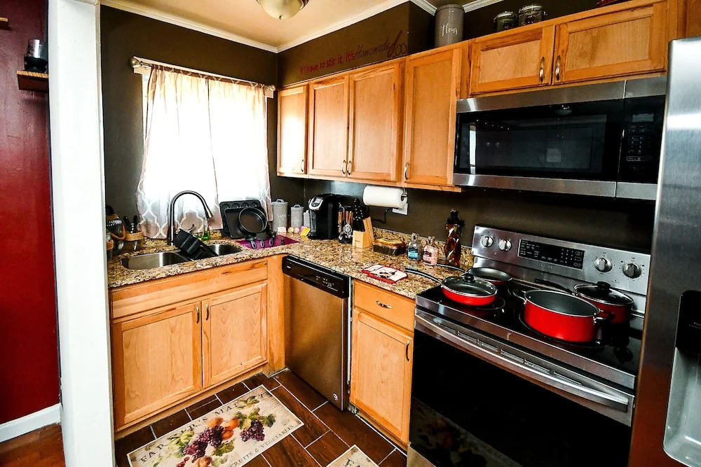 DTWN luxury condo 99 percent Walk score