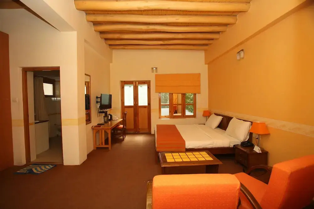 Lha - Ri - Sa Resort
