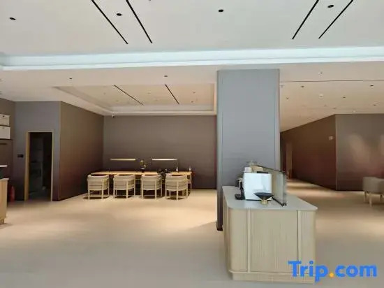 Ji Feng Resort Hotel (Lingshui Haiyun Plaza Branch)