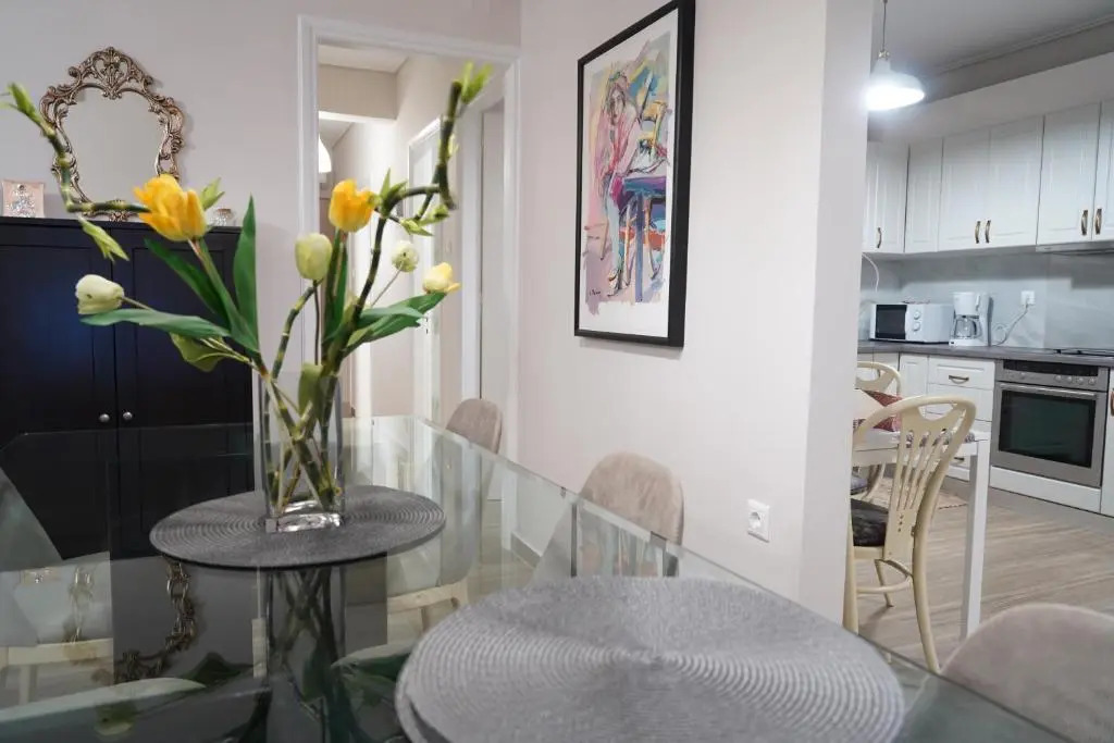 Larissa Downtown Apartment With Parking