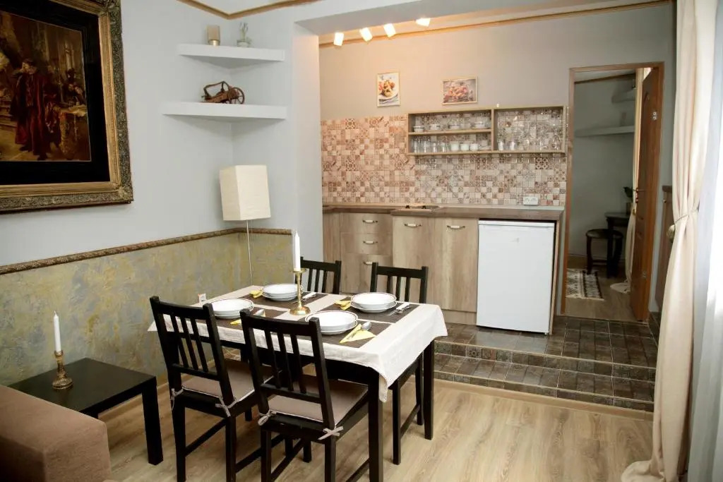 Vintage Apartment - Central 2BDR