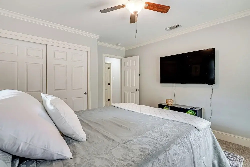 Walk to Texas A&m: College Station Home w/ Yard!