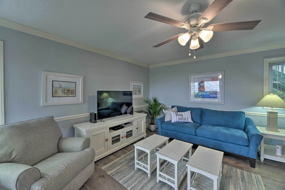 Bright Emerald Isle Condo w/ Private Beach Access!