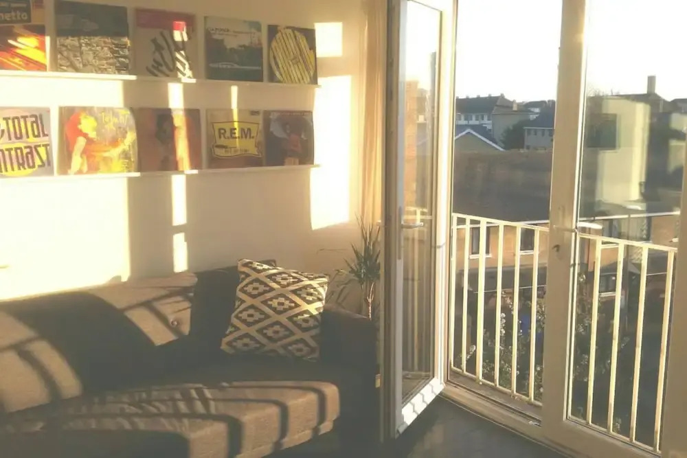 Sunny 1 Bedroom Apartment In Fun Neighbourhood