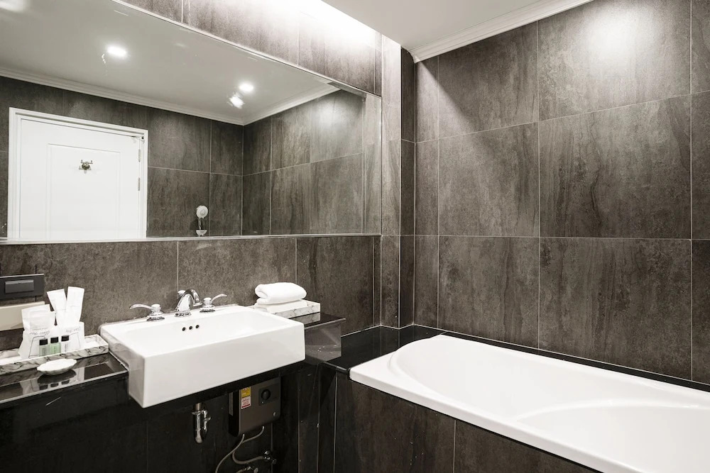 Mirage Sukhumvit27 By Favstay